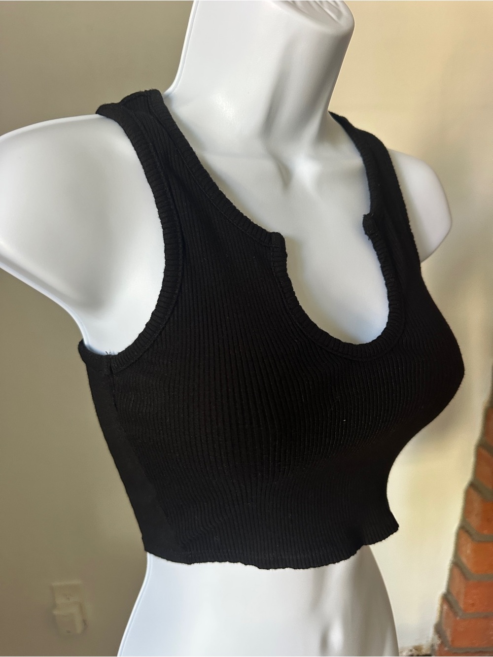 JLUXLABEL Black Ribbed Notch-Neck Too